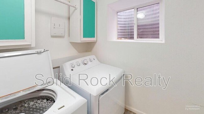 Building Photo - 4817 Ridenour Dr