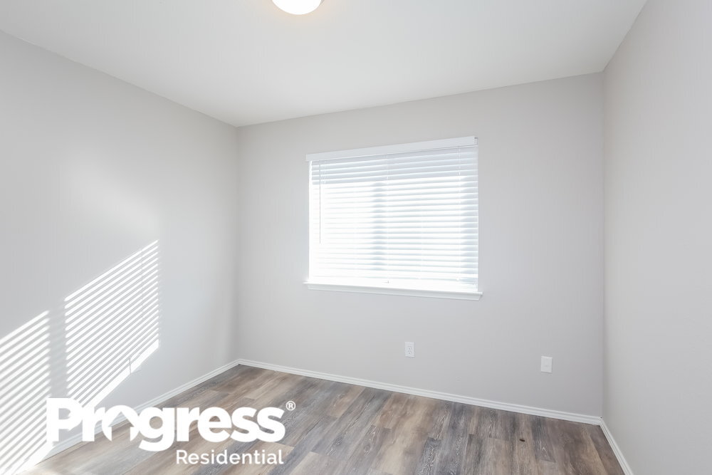 Building Photo - 308 Oak Meadow Ln