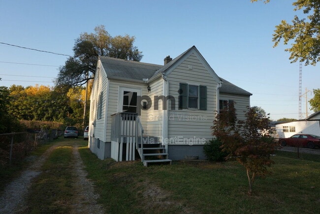 Building Photo - 2582 E Garfield Ave