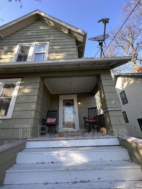 Building Photo - 519 School St