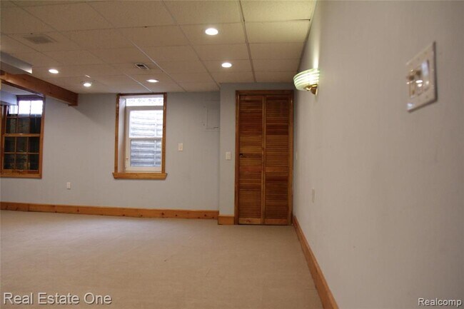 Building Photo - 44777 Saltz Rd