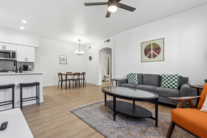 Building Photo - 9450 W Cabela Dr