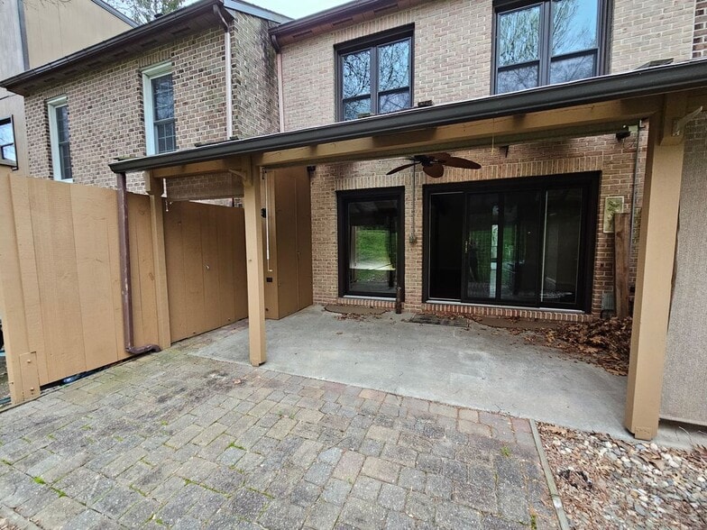 Building Photo - 65 Winged Foot Dr