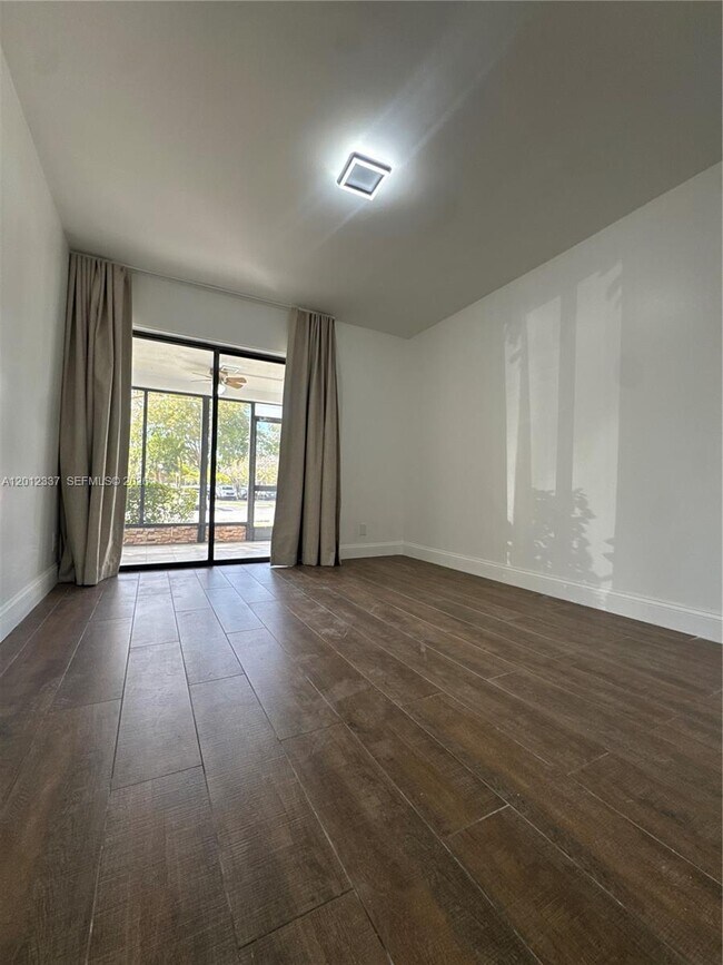 Building Photo - 2312 S Cypress Bend Dr