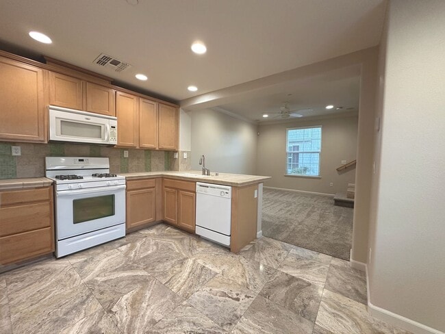 Building Photo - Beautifully Upgraded 3BD/2.5BA Citrus Heights Home with Covered Patio & Modern Amenities!