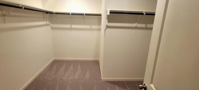 Building Photo - 14115 Donahue St