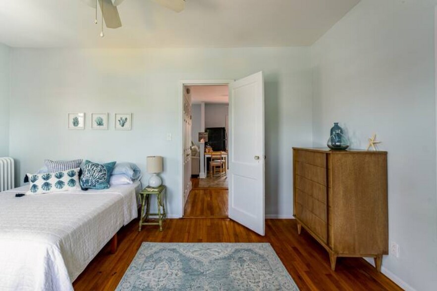 Building Photo - 28 Walnut E St