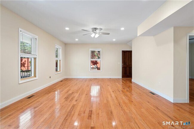 Building Photo - 109 Olive St