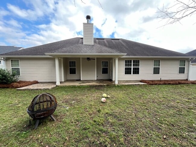 Building Photo - Spacious 4-Bedroom Home with Modern Comforts in Valdosta