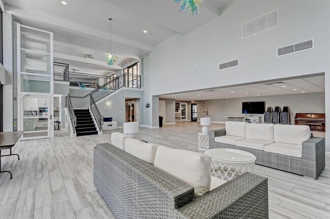 Building Photo - 145 S Ocean Ave