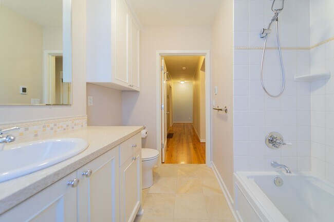 Building Photo - Charming and Well-Maintained Home in a Serene Neighborhood