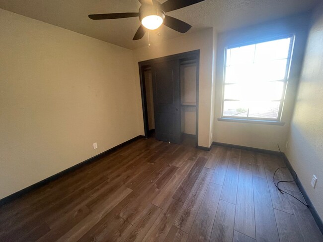 Building Photo - 2 story town home in a gated community in ...