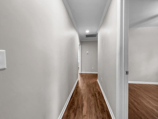 Building Photo - 1739 Eli Pl