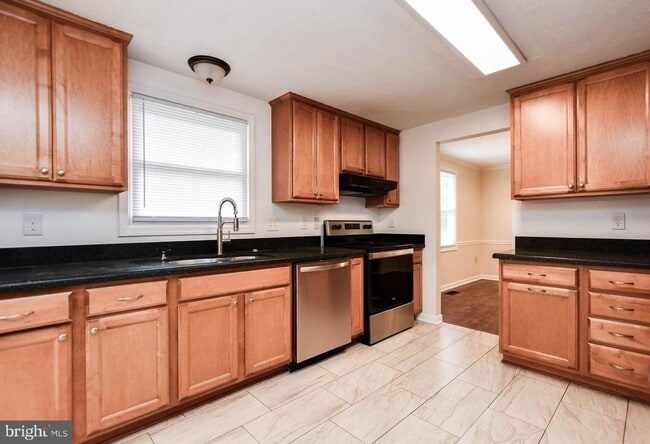 Building Photo - 8100 Irwell Ct