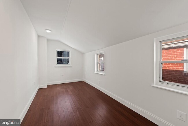 Building Photo - 312 S Exeter St