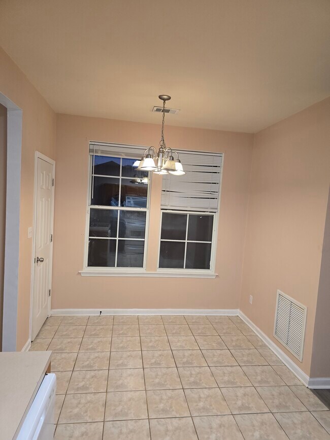 Building Photo - 2014 Midyette Rd