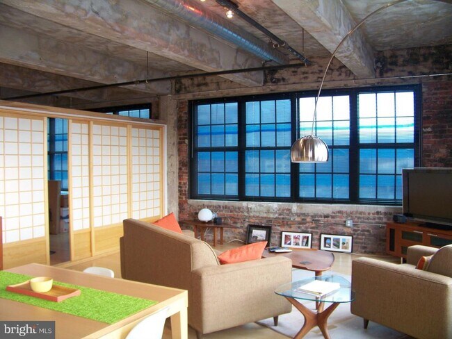 Building Photo - 234 Holliday St