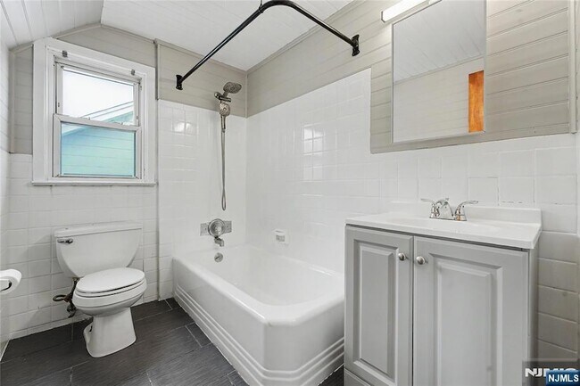 Building Photo - 203 Brinkerhoff St