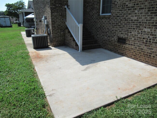 Building Photo - 604 Victory Grove Church Rd