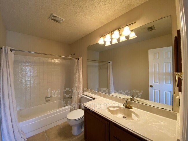 Building Photo - 348 Parkview Dr