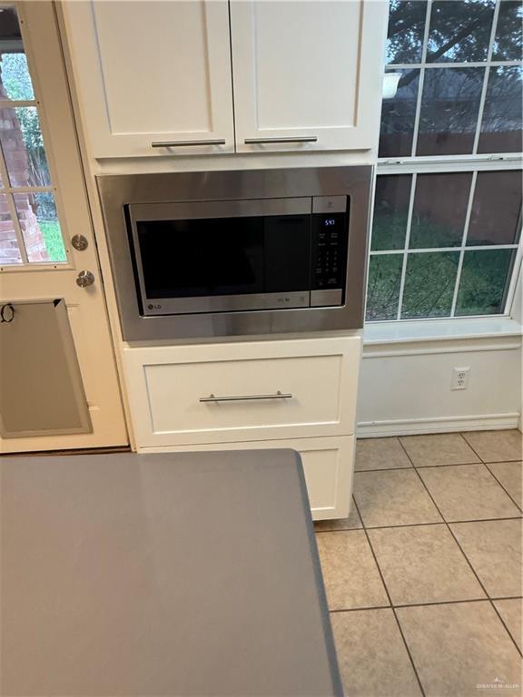 Building Photo - 25 Frontier Dr