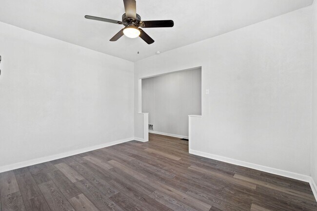 Building Photo - Stunning 2 bedroom home in Homestead available June 15!