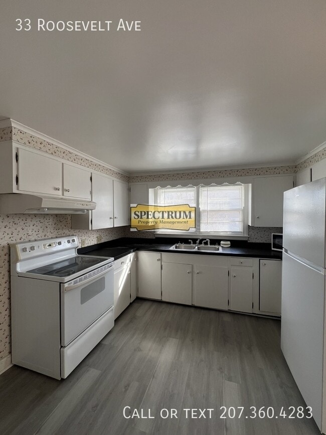 Building Photo - 33 Roosevelt Ave