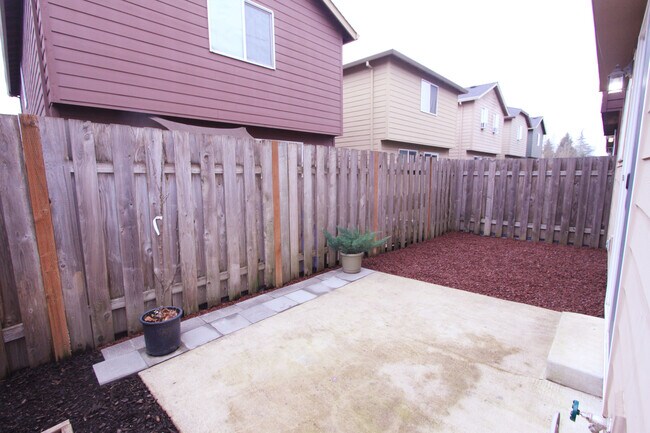 Building Photo - 455 Donna Dr