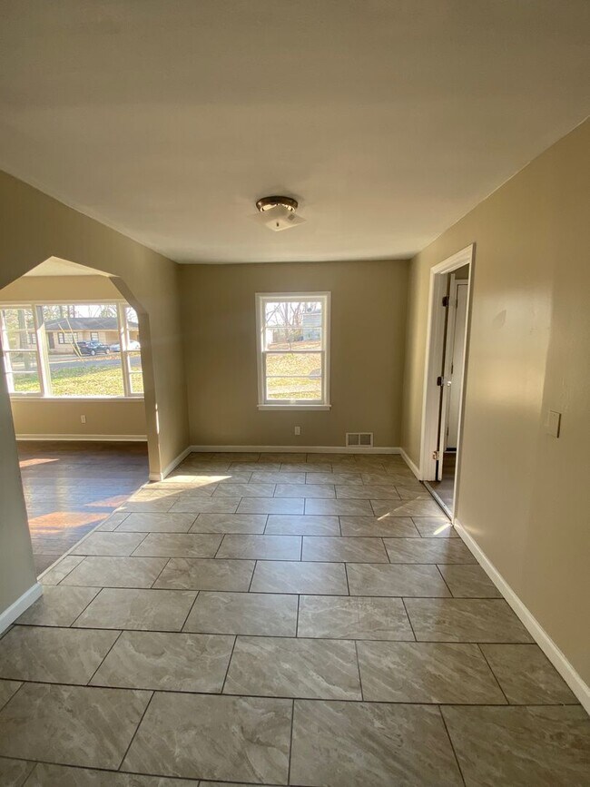 Building Photo - Bright & Spacious 4BR/2BA Home in Birmingham