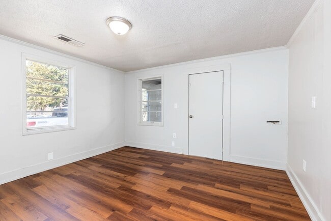 Building Photo - Norwood 3 BR Home