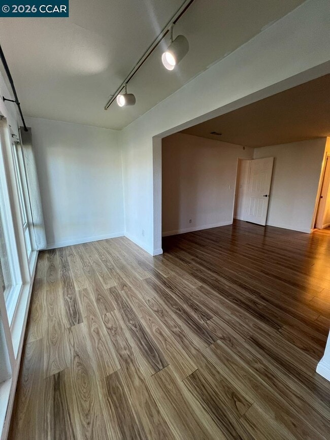 Building Photo - 438 Ridgeview Dr