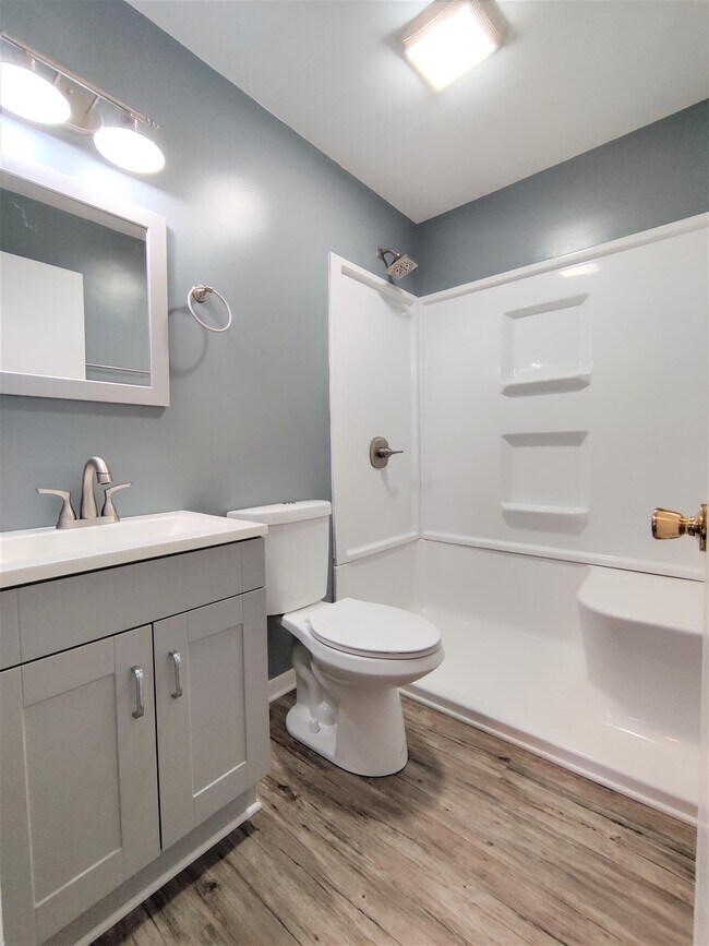 Building Photo - 435 E Ann St