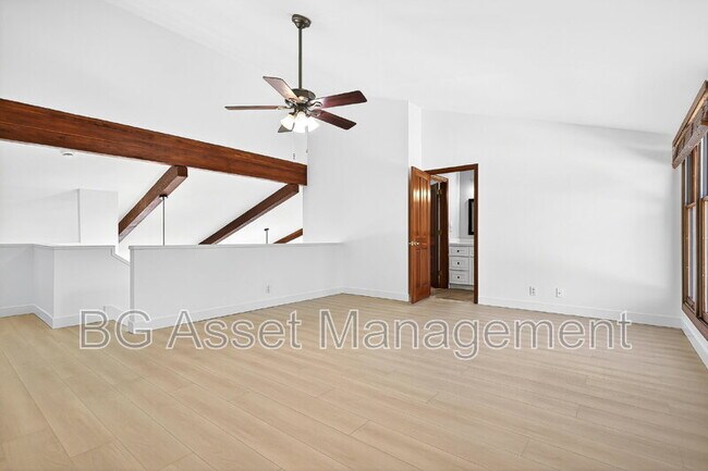 Building Photo - 2079 Ascot Dr