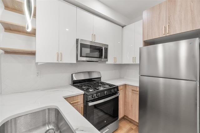 Building Photo - 232 Van Horne St