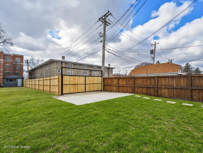 Building Photo - 6578 N Onarga Ave