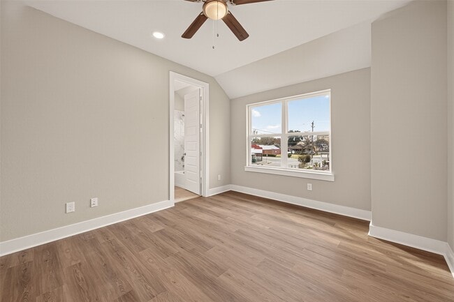 Building Photo - 1504 Hussion St