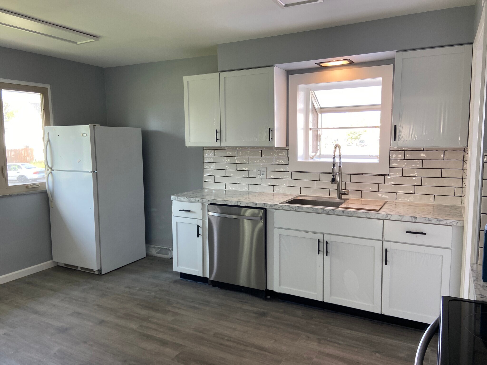 Kitchen - 3303 Wellington Ave