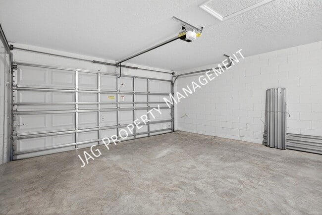 Building Photo - 615 Chaloupe St SE