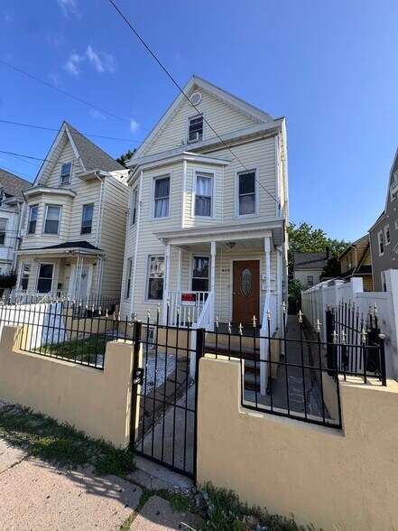 Building Photo - 415 Hamilton Ave