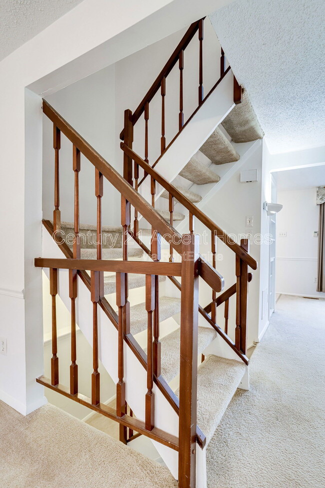Building Photo - 5328 Larochelle Ct