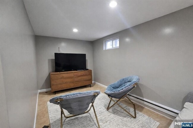 Building Photo - 103 E Cedar Ln