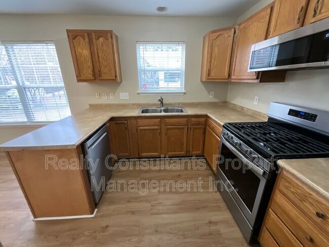 Building Photo - 600 Summerwalk Rd