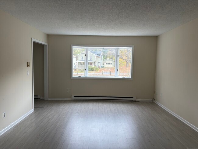 Building Photo - 20 Maple Ave