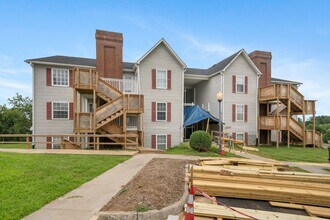 Building Photo - 2 bedroom, 2 bathroom.  Pet Friendly.  Res...