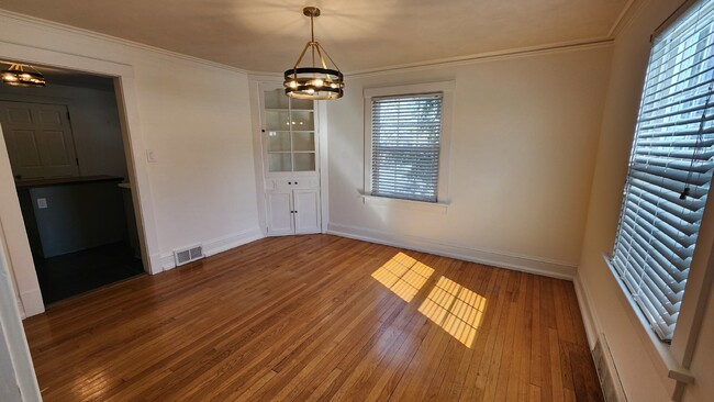 Building Photo - Stunning 4-Bedroom Home with Attached Gara...