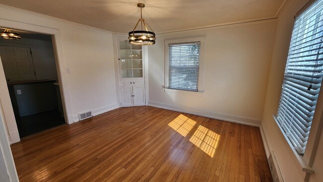 Building Photo - Stunning 4-Bedroom Home with Attached Garage and Fenced Yard