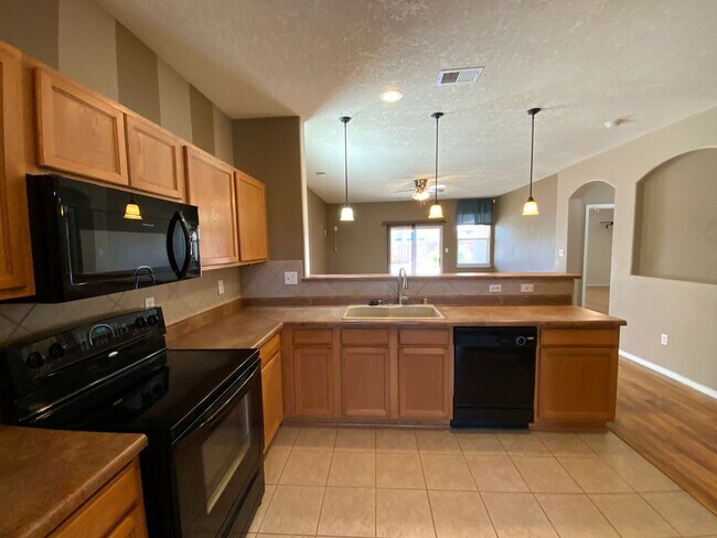 Building Photo - 3 Bedroom Single Story Home Available Near...