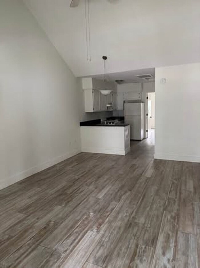 Primary Photo - Large One Bedroom Across from the Beach in...