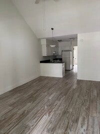 Building Photo - Large One Bedroom Across from the Beach in...