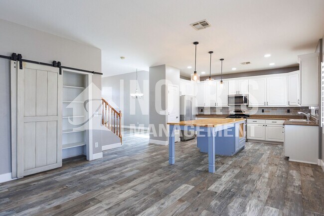 Building Photo - Beautiful Two-Story Home Located in Missio...